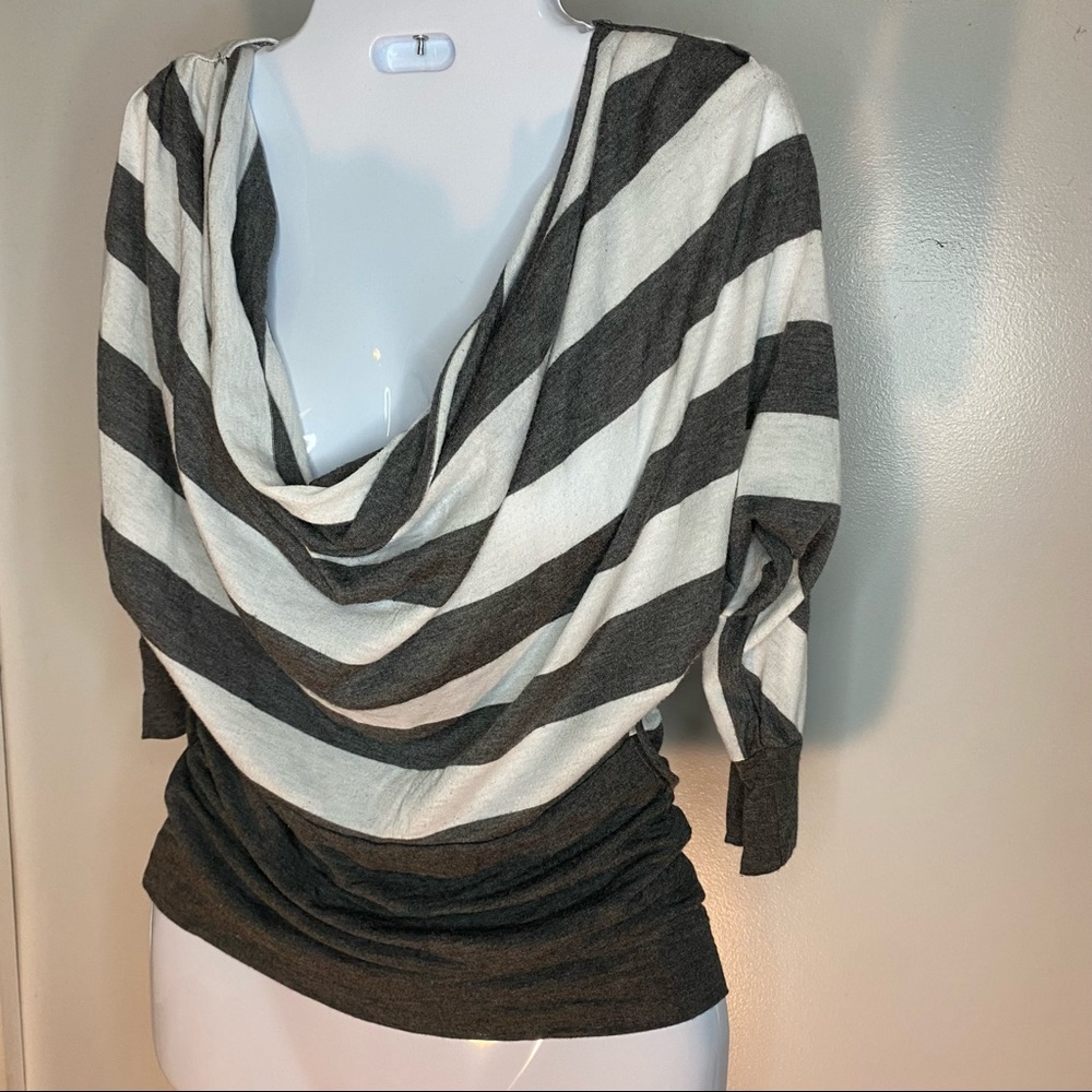 Drape neck quarter sleeve